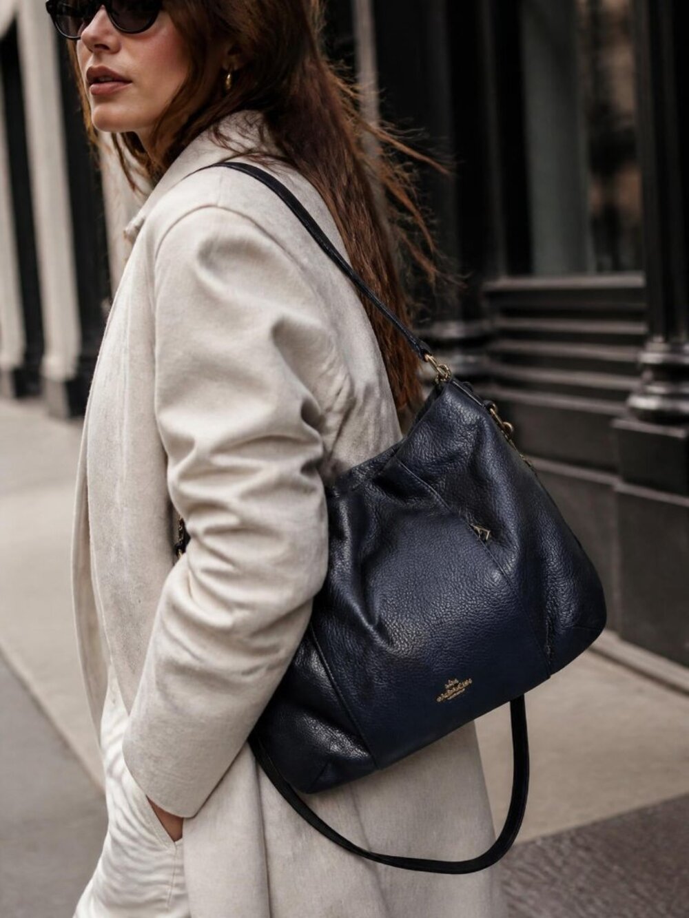 42. COACH dark navy pebbled hobo zip top shoulder bag gold hardware - Picture 2 of 12